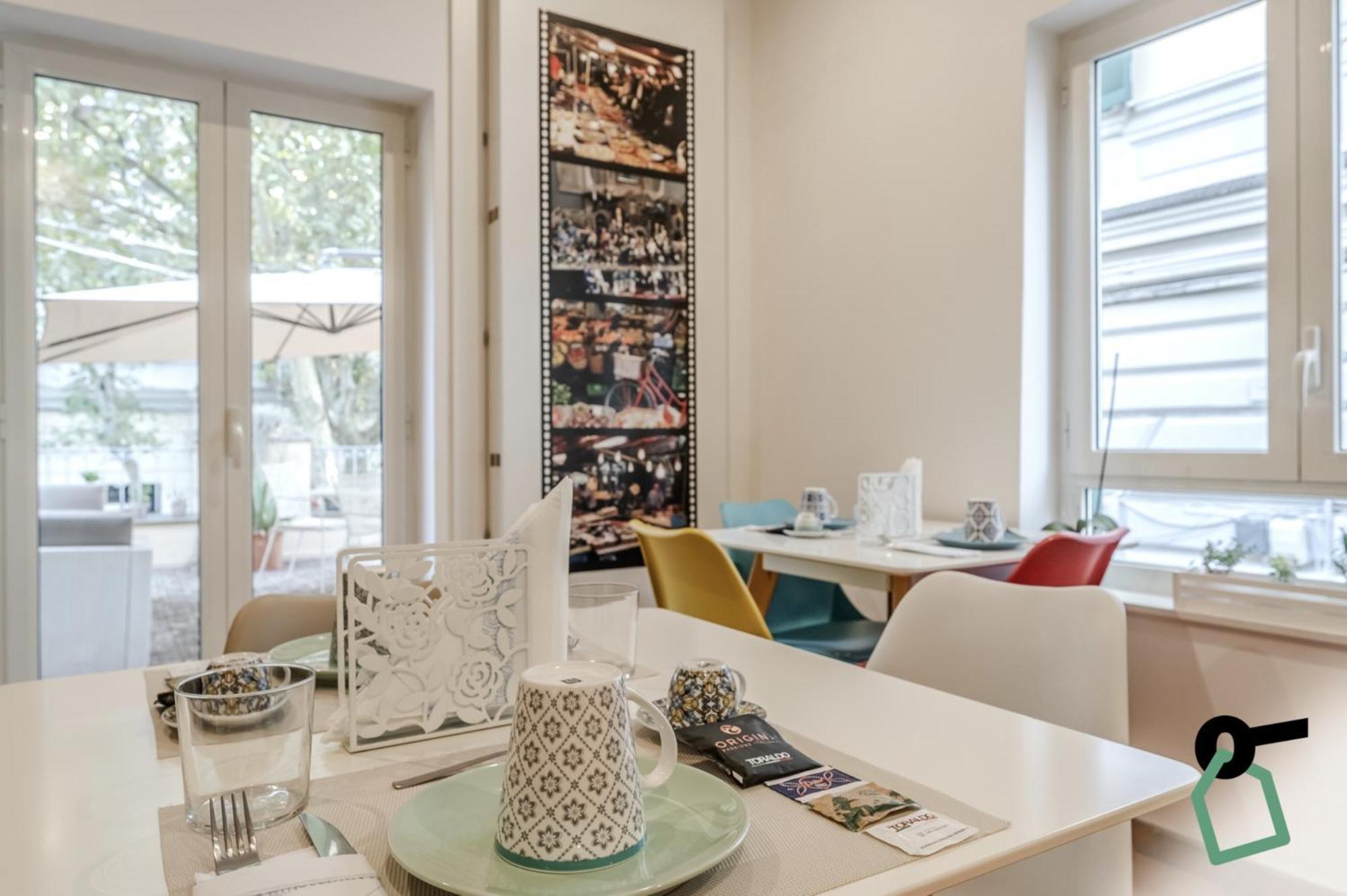 Hotiday Room Collection - Napoli Residenza Scarlatti Bagian luar foto
