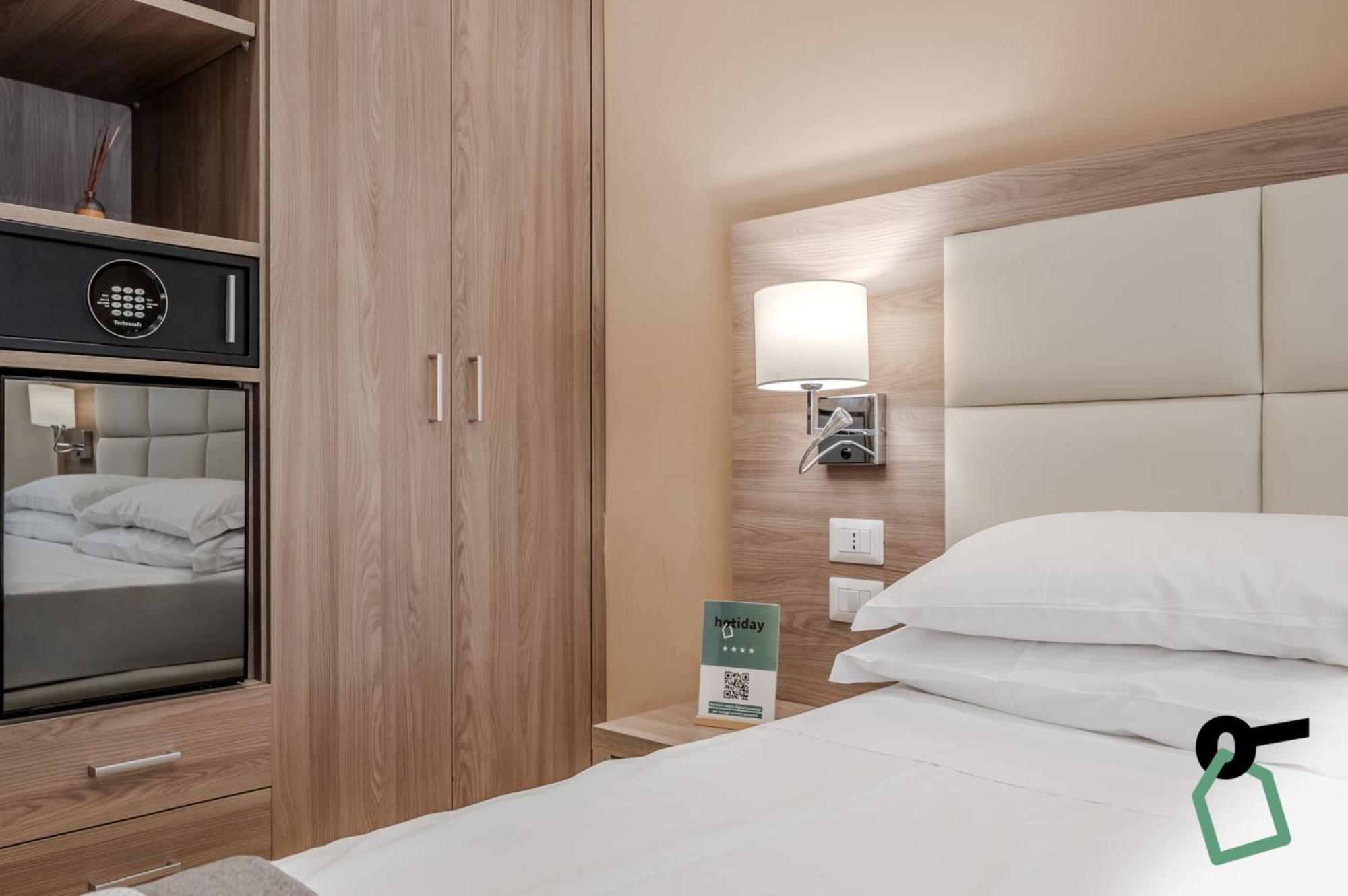 Hotiday Room Collection - Napoli Residenza Scarlatti Bagian luar foto
