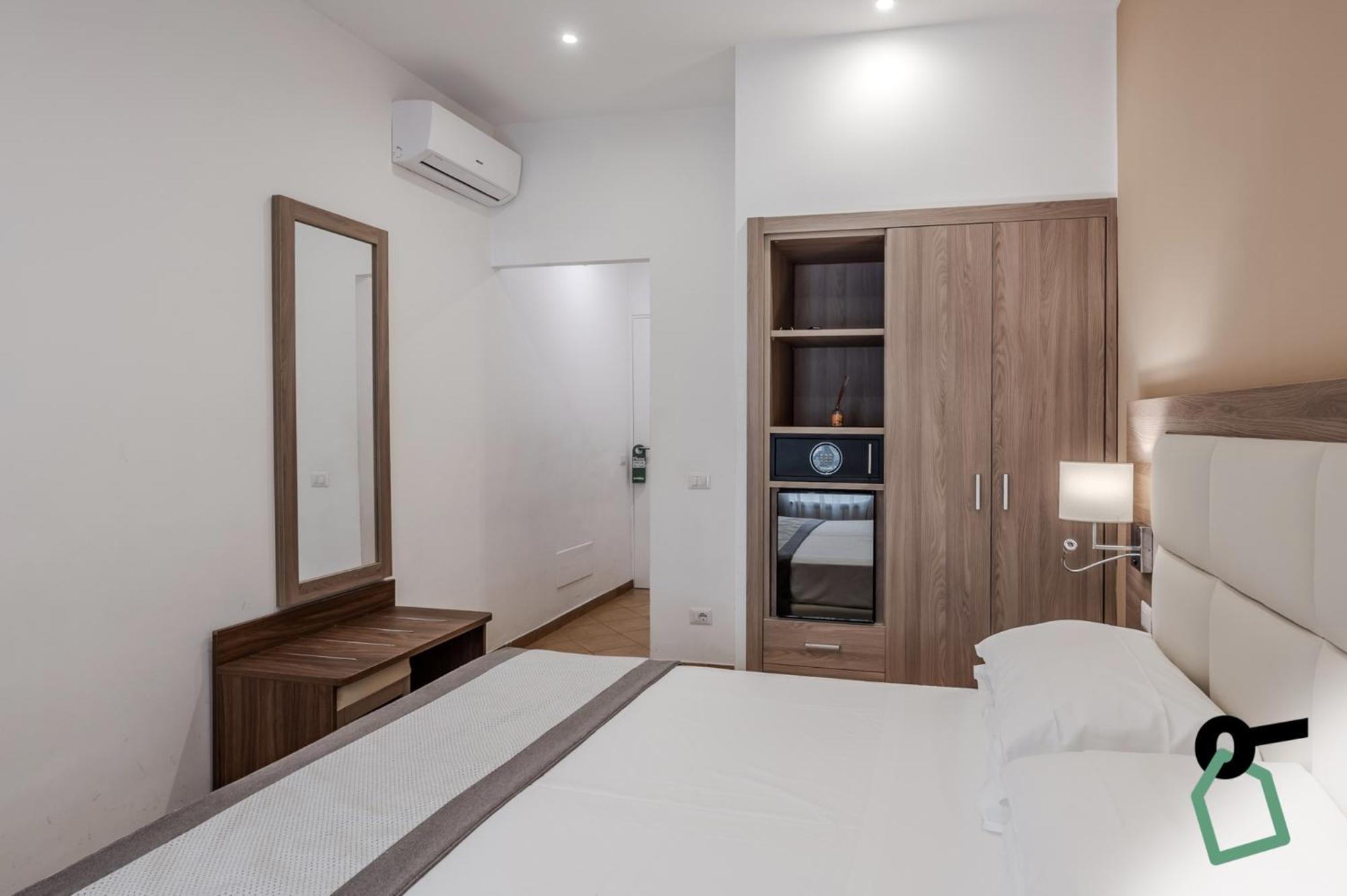 Hotiday Room Collection - Napoli Residenza Scarlatti Bagian luar foto
