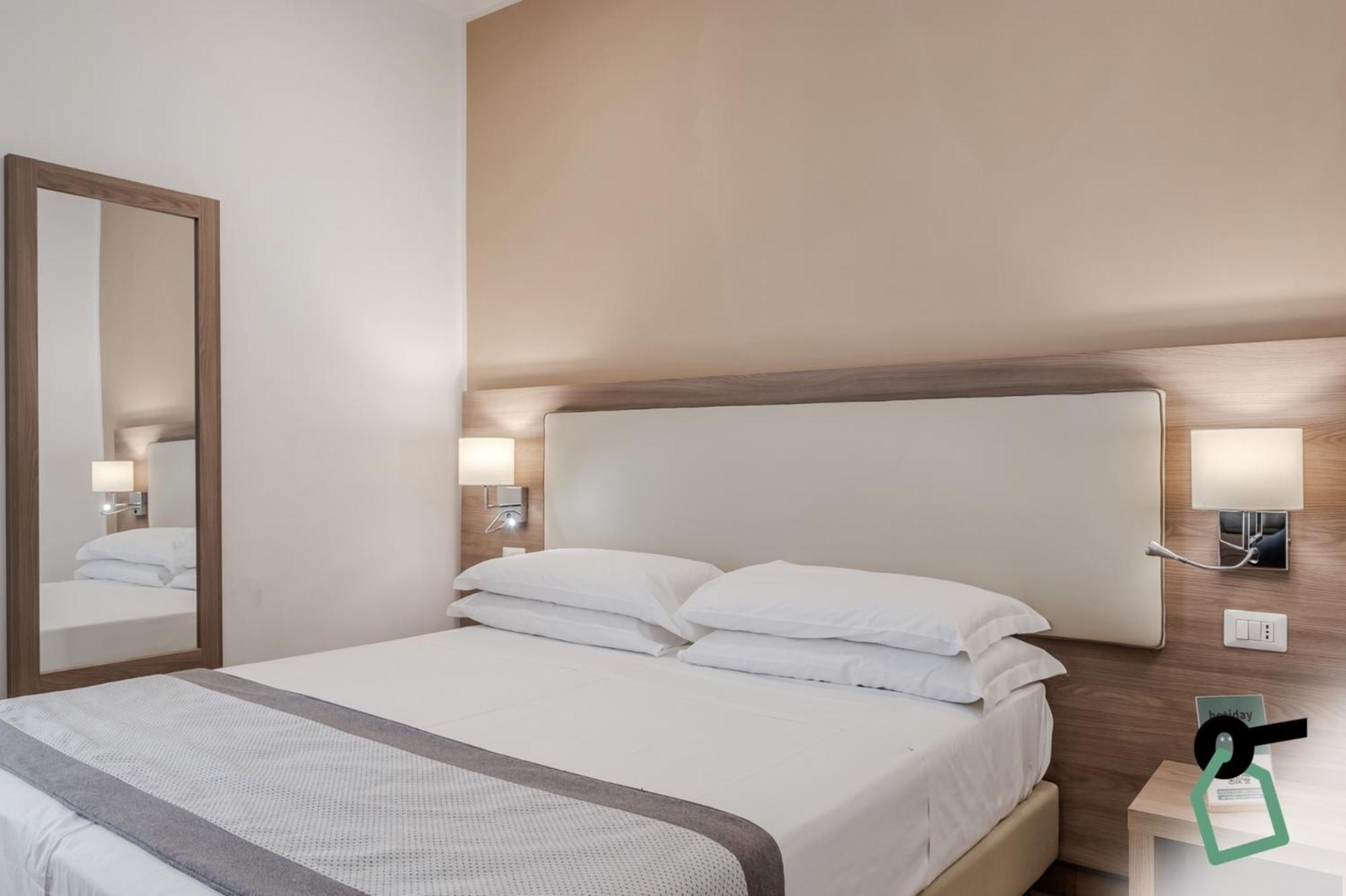 Hotiday Room Collection - Napoli Residenza Scarlatti Bagian luar foto