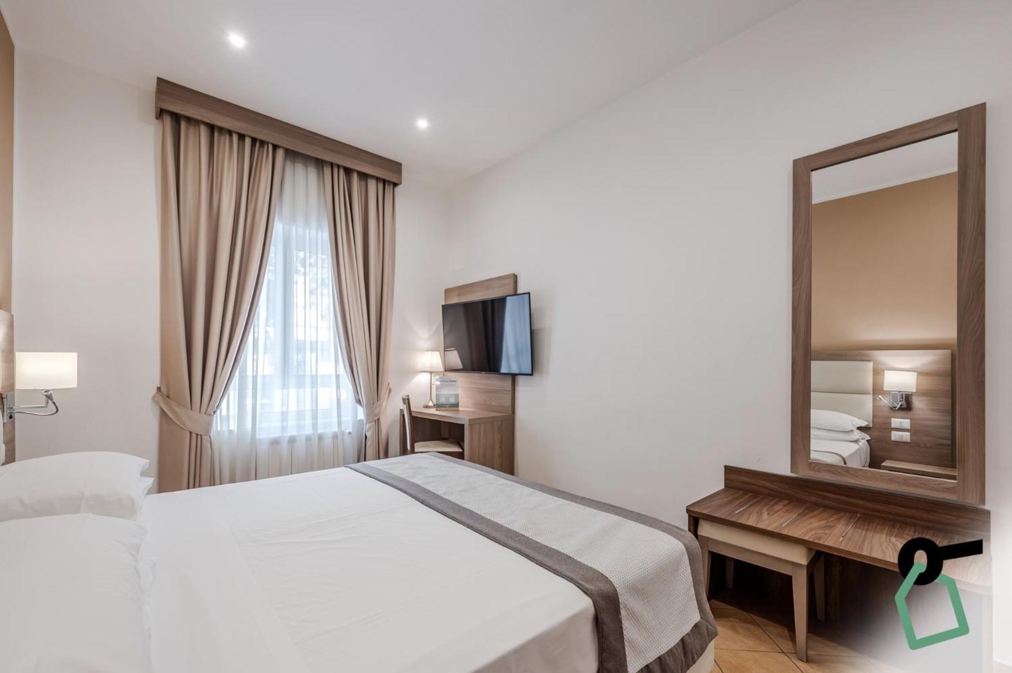 Hotiday Room Collection - Napoli Residenza Scarlatti Bagian luar foto
